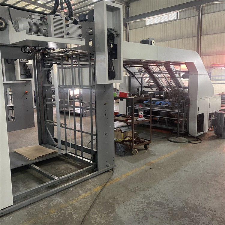 अग्रणी फीडर हाई स्पीड फ्लूट लैमिनेटर लैमिनेटिंग मोटाई रेंज 1-10 मिमी वैकल्पिक बैक फीडर प्रदर्शन प्रदान करना