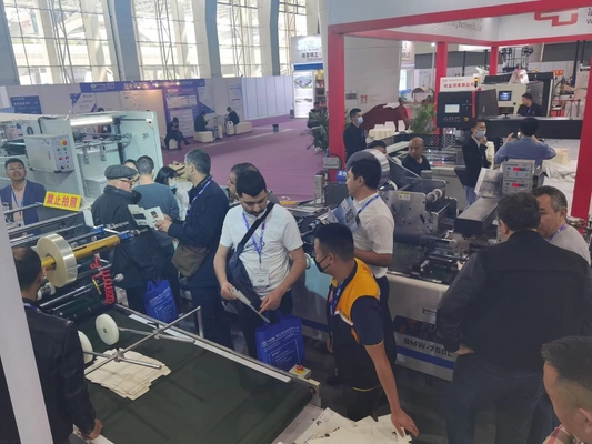 कार्डबोर्ड ऑटोमैटिक हाई स्पीड फ्लूट लैमिनेटर इनलाइन इलेक्ट्रिक ड्रिवन के साथ